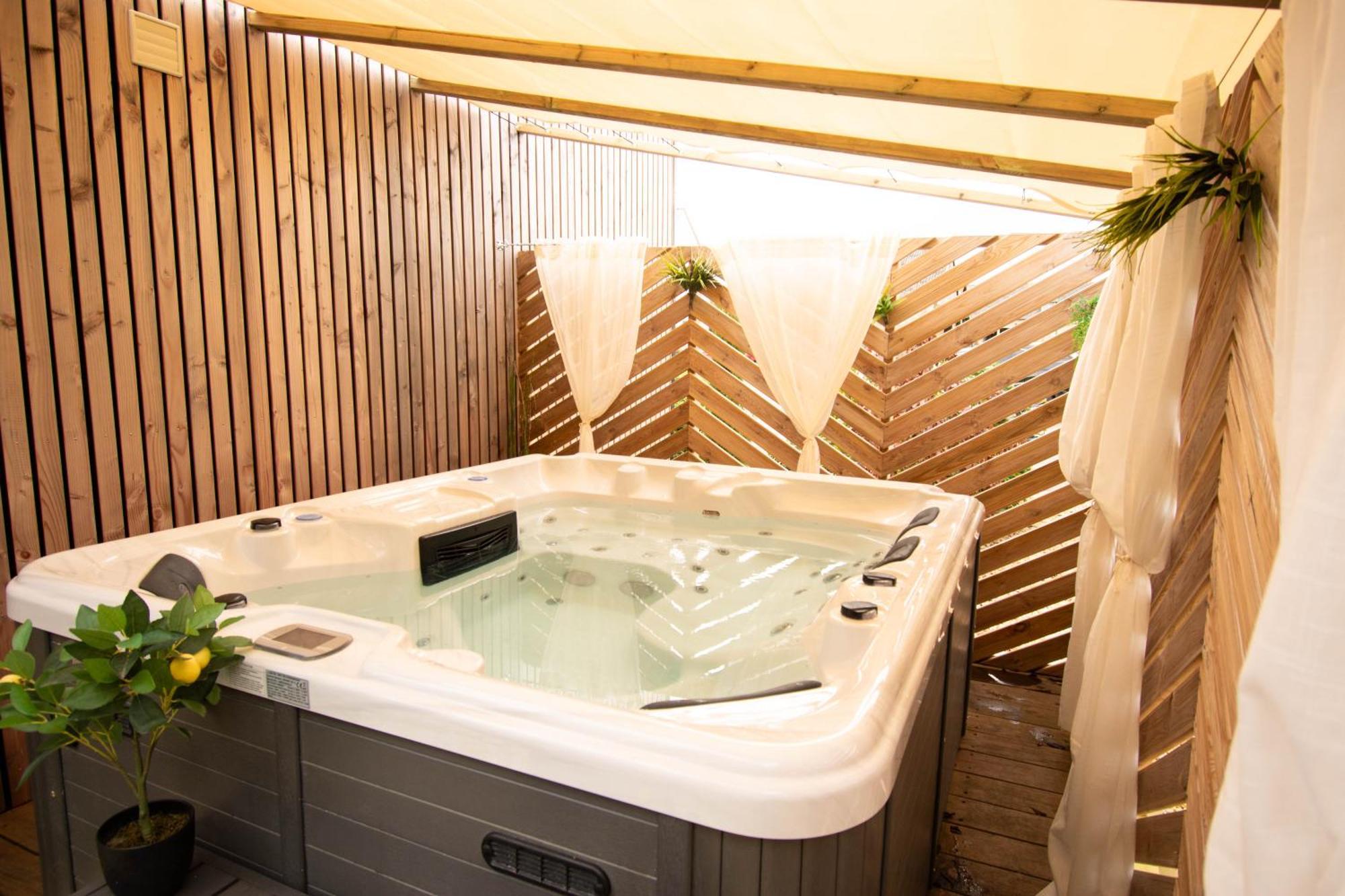 Studio Les 2 Fees - Jacuzzi - Deco Feerique Montfort-sur-Meu Ngoại thất bức ảnh